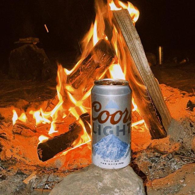 The best way to stay both warm and chill in December

📸: @gil.films